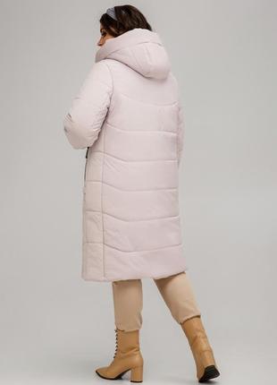 Женское зимнее длинное пальто пудрового цвета2 фото