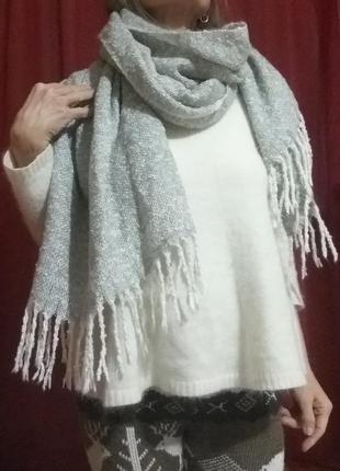 Шарф женский модный широкий мягкий серый белый с бахромой1 фото