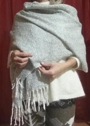 Шарф жіночий модний широкий м'який сірий білий з бахромою4 фото
