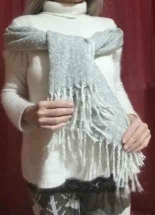 Шарф жіночий модний широкий м'який сірий білий з бахромою6 фото