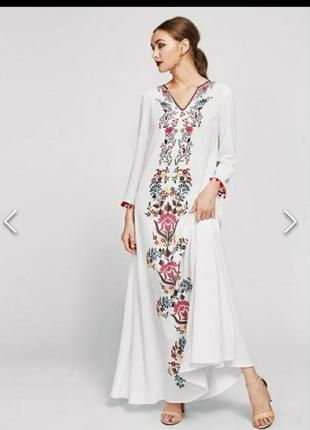 Сукня з принтом вишиванки