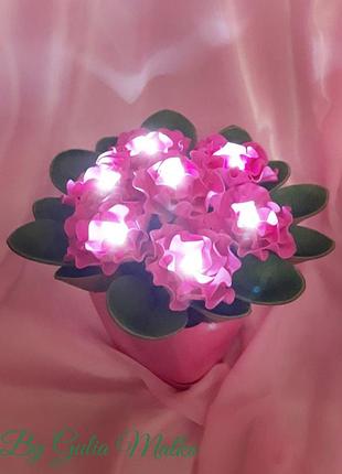 Світлодіодний світильник у вигляді фіалок