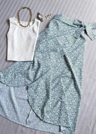 Стильная легкая юбка на запах миди с разрезом базовая розовая голубая черная с принтом синяя зеленый однотон6 фото