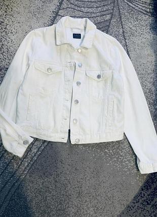 Біла базова джинсовка, джинсова куртка, крута джинсова курточка, джинс, бий, тренд