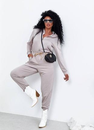 Комбинезон женский бежевый однотонный на молнии с капишоном брюки джоггеры качественный стильный