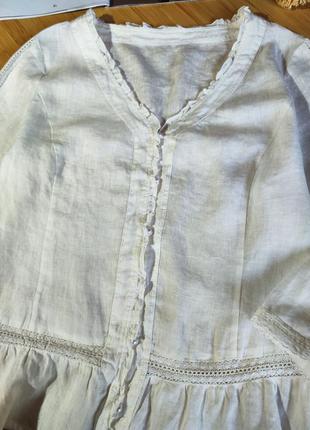 Розкішна біла лляна сорочка з мереживом та гудзиками-перлинками3 фото