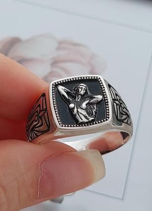 Печатка из серебра мужская знак зодиака дева с черной эмалью массивная6 фото