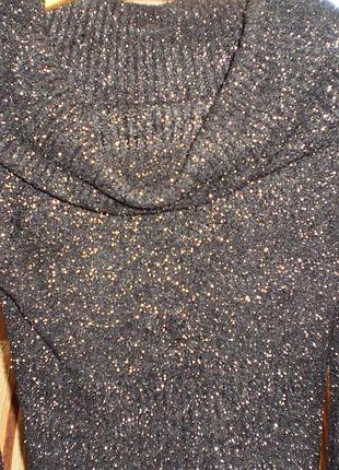 Свитер с большим хомутом.