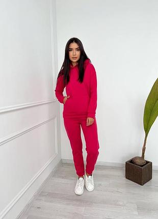Жіночий спортивний костюм