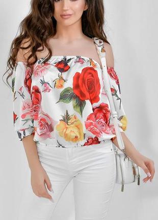 Легкая блуза плечи большого размера с цветами1 фото
