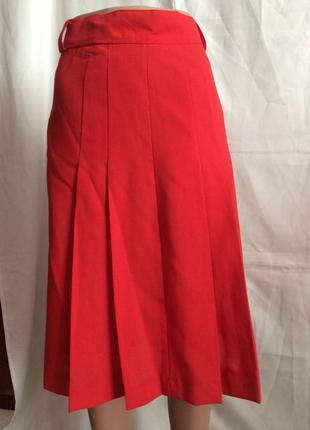 Юбка красная в складку