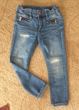 Шикарні джинсіки з потертостями та рваностями прошитими, бренд h&m для дівчинки 2-3 р/98см