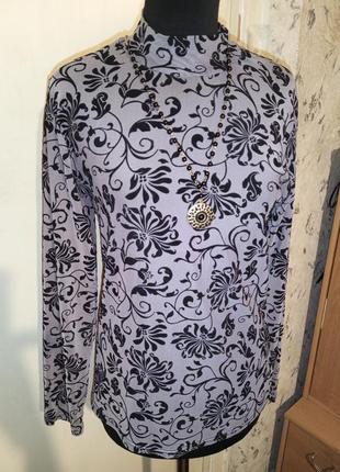 Красивая,лёгкая,трикотажная блузка-полугольф-сеточка,с изящным рисунком1 фото