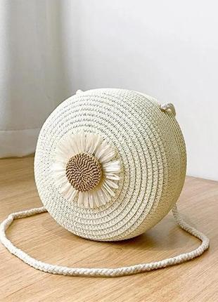 Тренд сумка круглая плетеная летняя бежевая сумочка под ротанг соломенный цветок ромашка2 фото