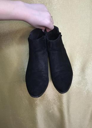 Короткие сапожки-ботинки с острым носком, замшевые6 фото
