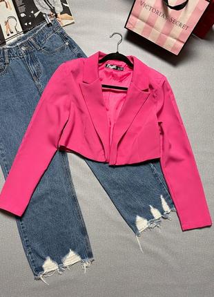 Розовый укороченный пиджак missguided