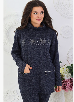 Женский демисезонный  костюм со снежинками