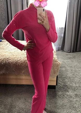 Ідеальний костюм в рубчик трикотажний на осінь