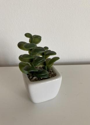 Декоративна штучна рослинка