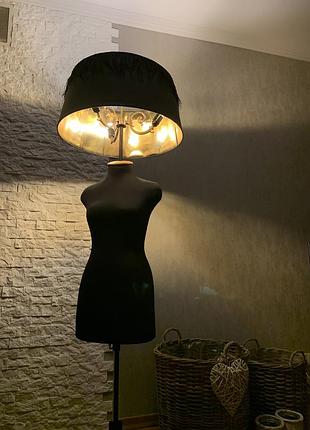 Торшер эксклюзивный светильник из манекена на пол.