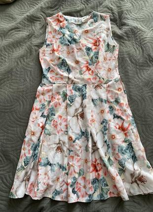 Плаття в квітковий принт