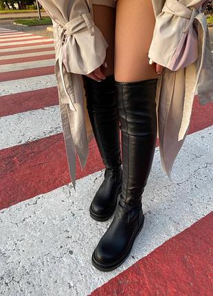 Чорні дуже круті демісезонні ботфорти на флісі на низькому ходу