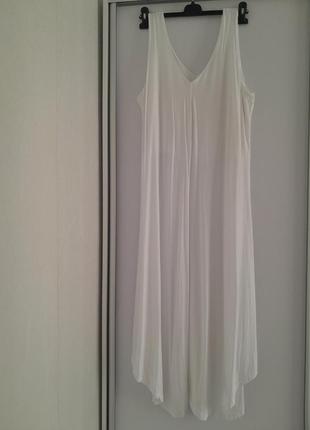 Платье белого цвета новенькое с биркой
