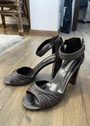 Босоножки на каблуке 39 размер