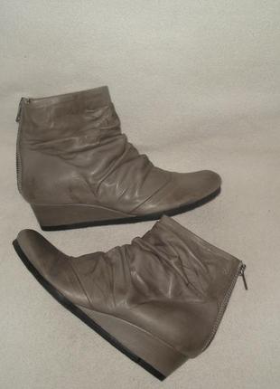 Bianco 35-36 р. новые брендовые демисезонные кожаные ботинки
