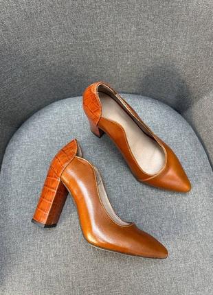 Кожаные туфли на каблуке из натуральной кожи