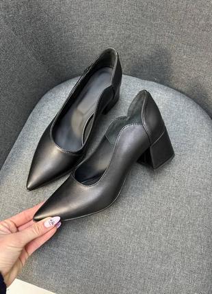 Шкіряні туфлі на підборах з натуральної шкіри