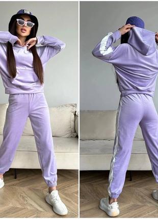 Велюровый женский спортивный костюм с белыми вставками3 фото