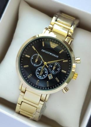 Чоловічий наручний годинник золотистого кольору з чорним циферблатом