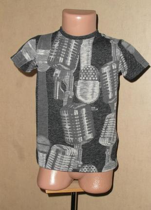 Футболка на 3-4 года в микрофонах