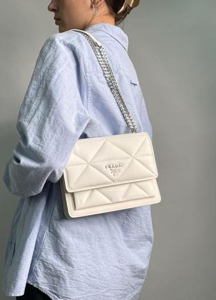 Белая стильная красивая женская сумка клатч prada