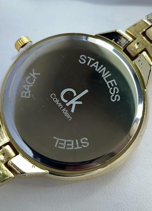 Жіночий наручний годинник золотого кольору на тонкому браслеті5 фото