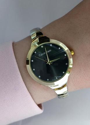 Наручные часы на тонком браслете для девушек, золотистый цвет, черный циферблат2 фото
