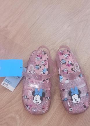 Продам новые резиновые босоножки