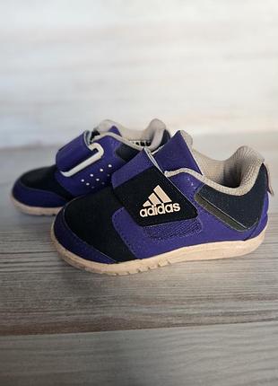 Кроссовки adidas