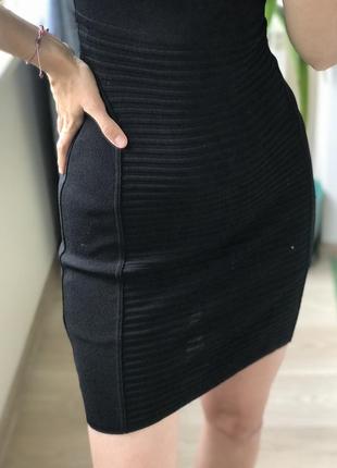 Силуэтное маленькое черное платье bruno manetti италия чорна міні сукня2 фото