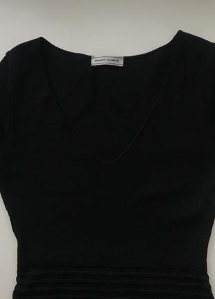Силуэтное маленькое черное платье bruno manetti италия чорна міні сукня5 фото