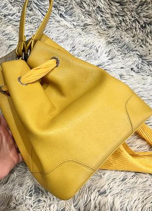 Желтая сафьяновая сумка-мешочек с лентами7 фото