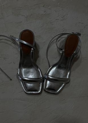 Босоножки asos серебряного цвета