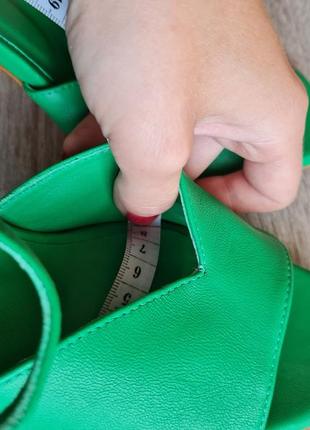 Яркие зеленые босоножки на каблуках minelli кожаные9 фото