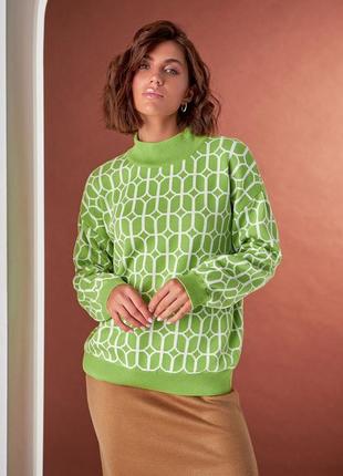 Женский вязанный джемпер зеленого цвета с оригинальным принтом. модель 2542 trikobakh