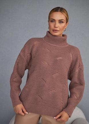 Стильный свитер свободного силуэта