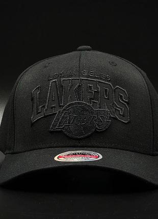 Оригинальная черная кепка mitchell & ness los angeles lakers8 фото