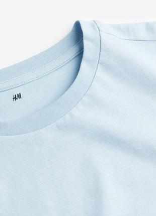 Однотонная голубая футболка h&amp;m классического кроя.7 фото