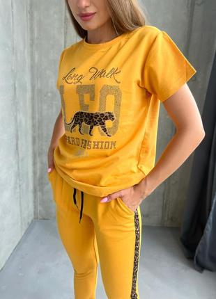 Спортивний костюм з написом leopard футболка штани з леопардовими вставками комплект жовтий рожевий пудра7 фото