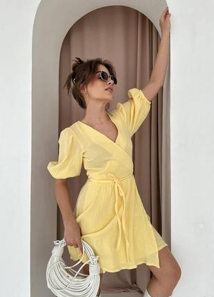 Муслиновое мини платье на запах с объемными рукавами стильное базовое белоснежное бежевое желтое розовое платье сарафан7 фото